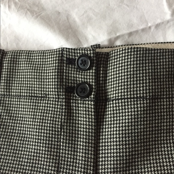 The Limited Houndstooth cuffed pants. Size 6. - Picture 3 of 6
